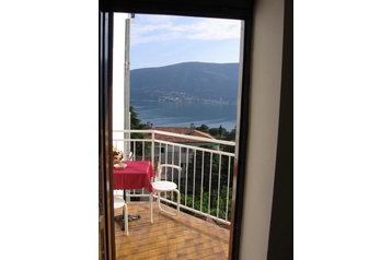 Muntenegru Privát Herceg Novi, Exteriorul